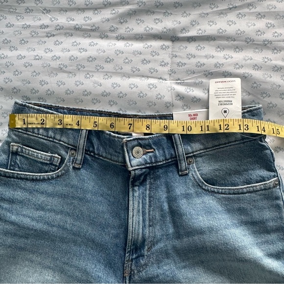Lucky Brand NWT Women's 90’s Midi Blue Denim Shorts - Picture 4 of 6